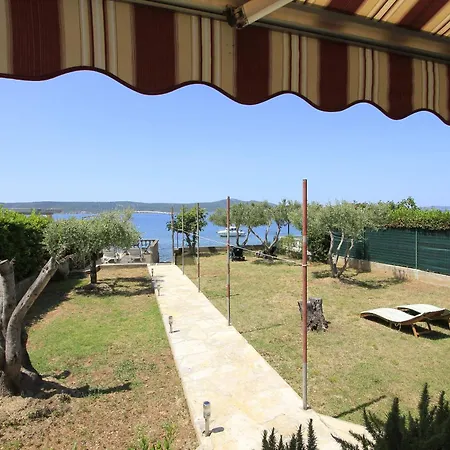 Gianna - Beachfront Holiday home